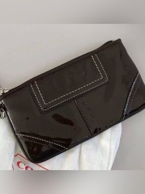 Coach Dark Brown Patent Leather Zip Wristlet-NWOT